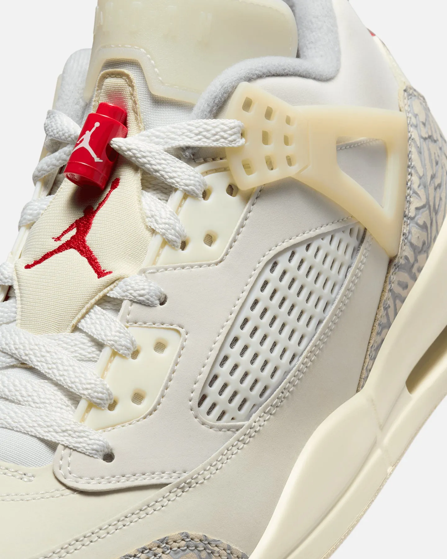Jordan Spizike Low Sail/University