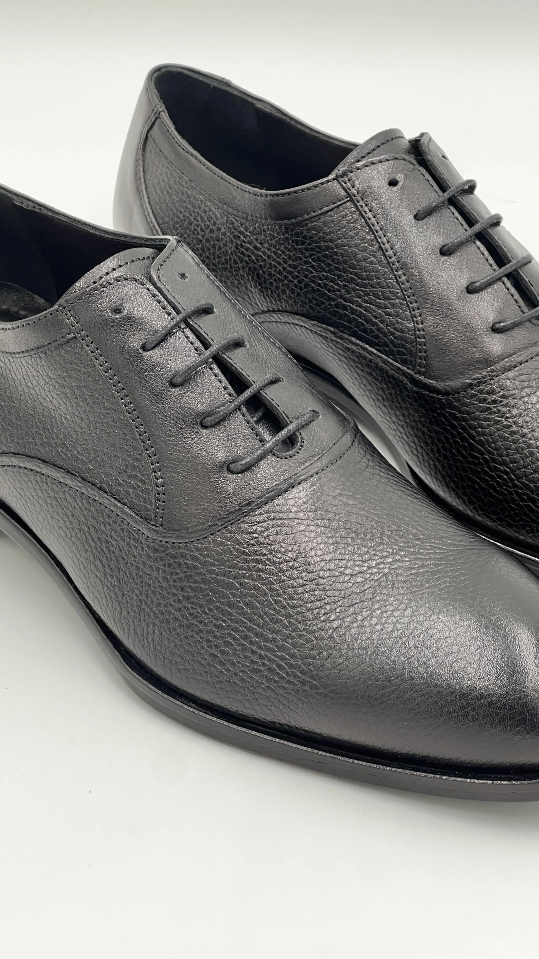 Style: 24252-Black