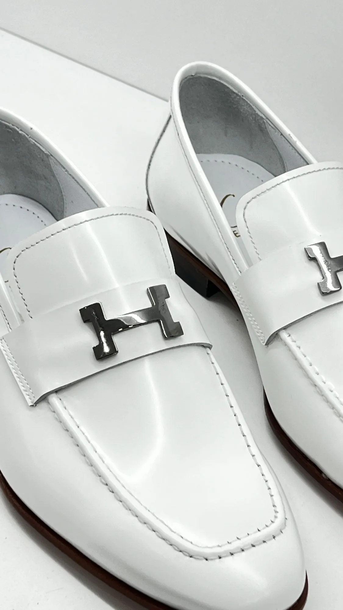 Style: 24306P-White