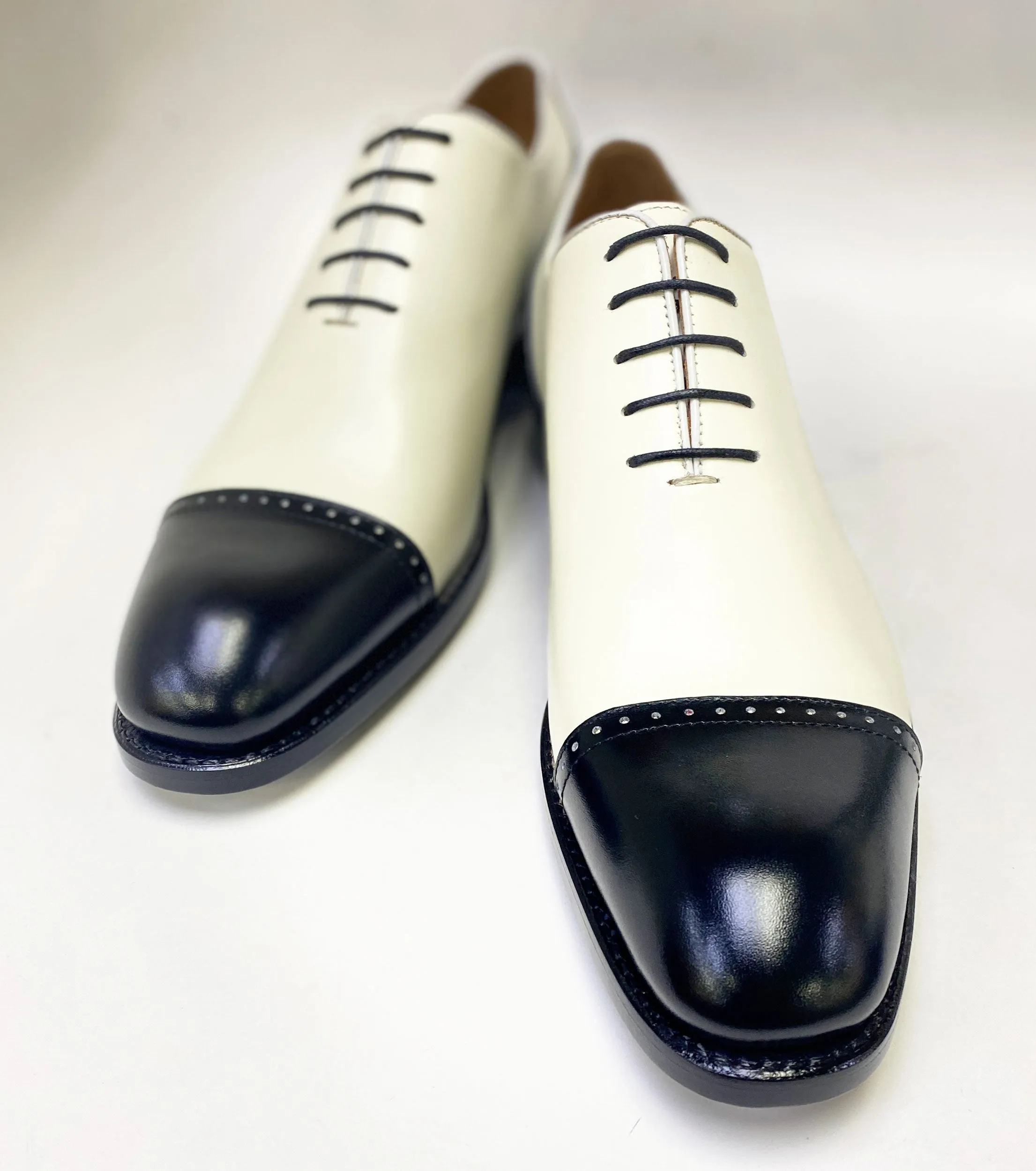Style: Anthony-Black/Bone