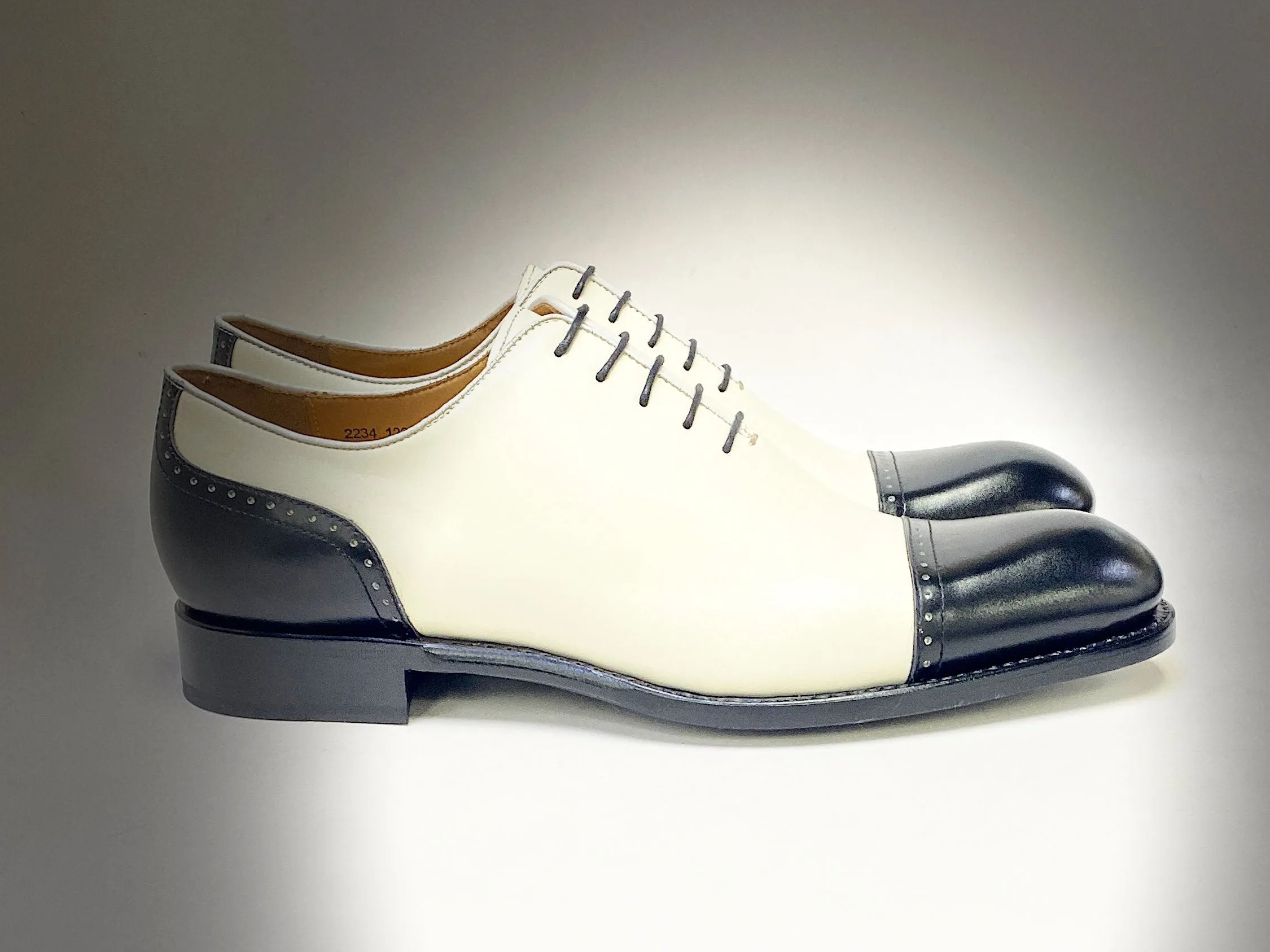Style: Anthony-Black/Bone