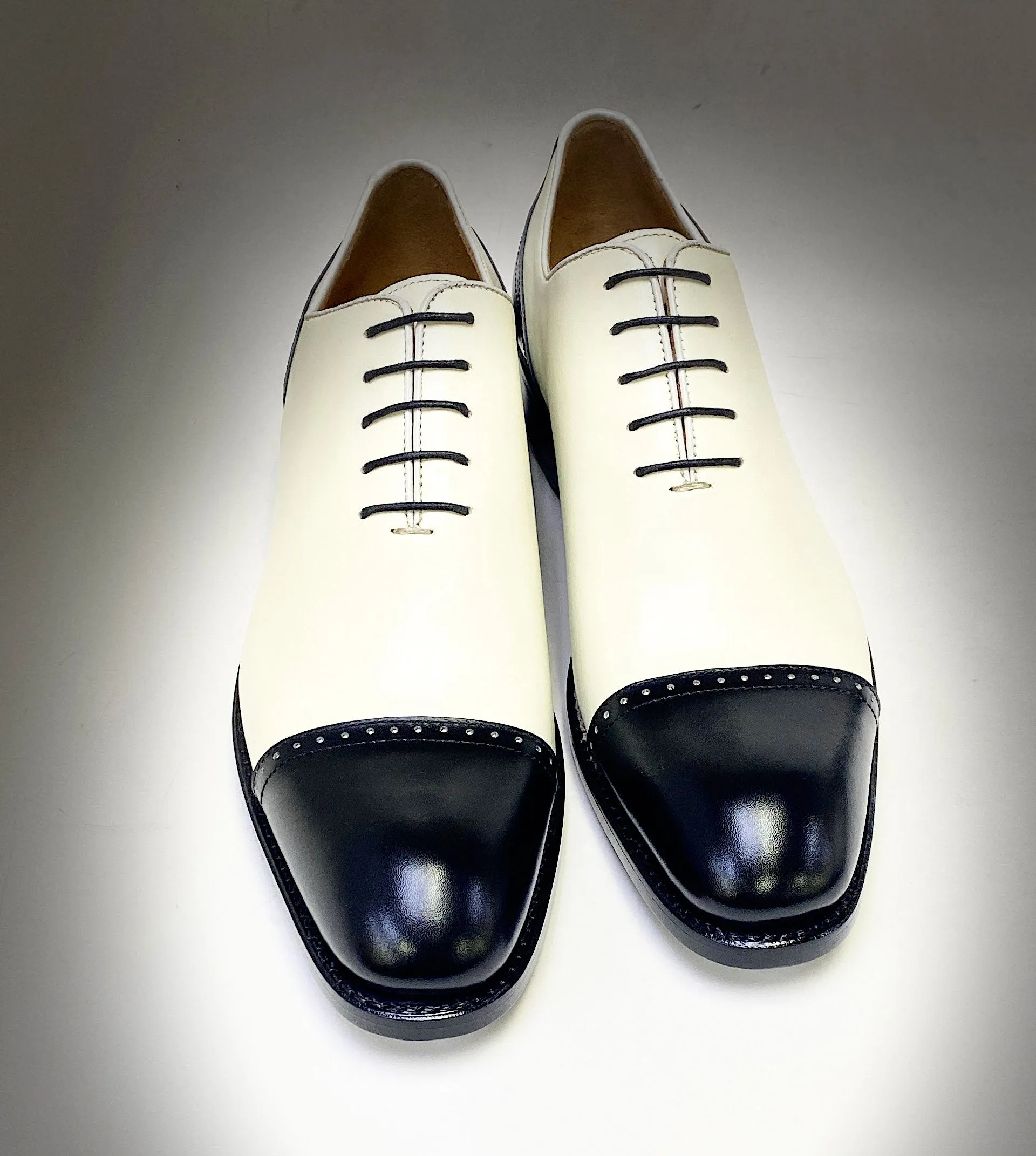 Style: Anthony-Black/Bone