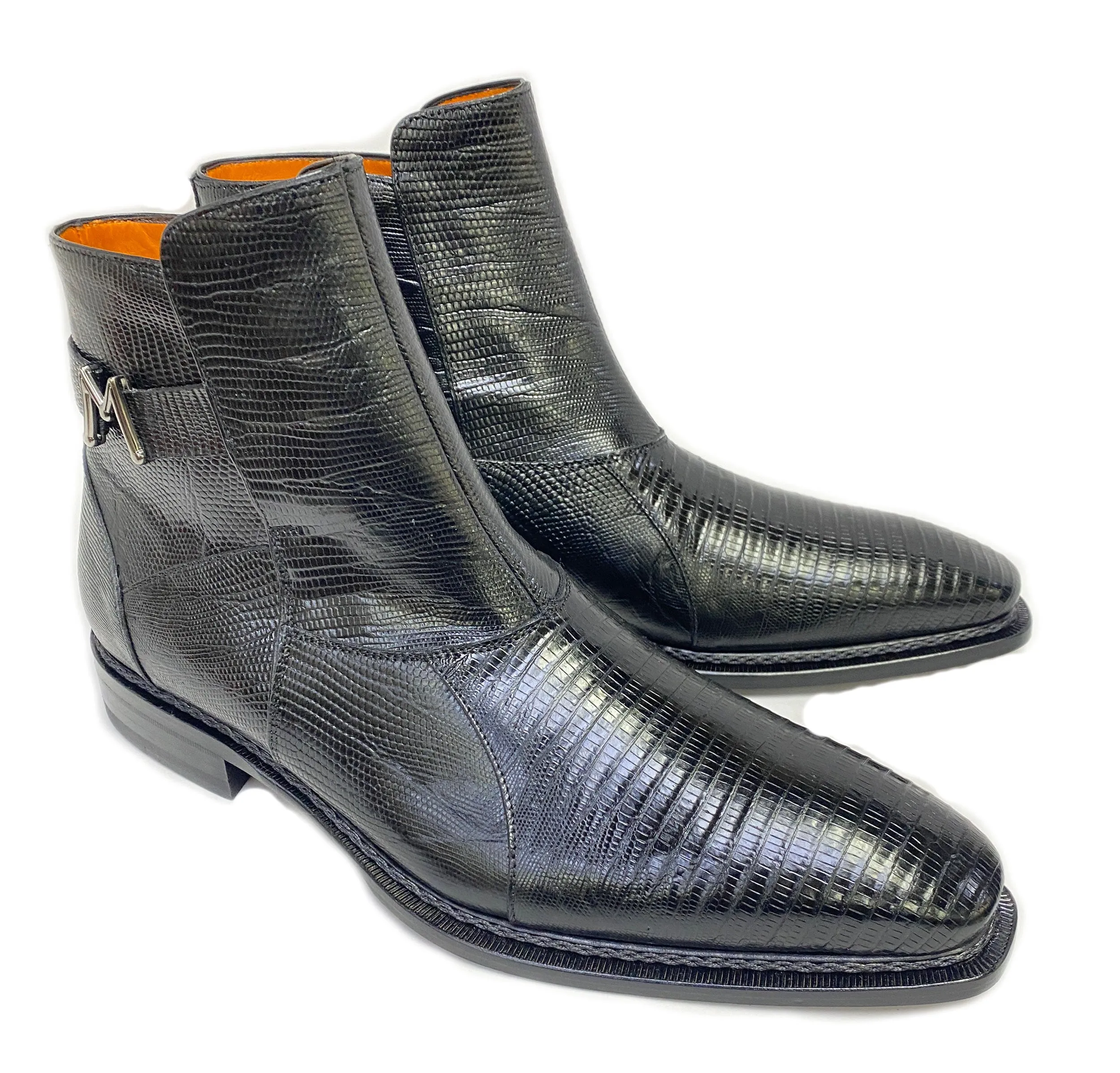Style: Peninsula-Black