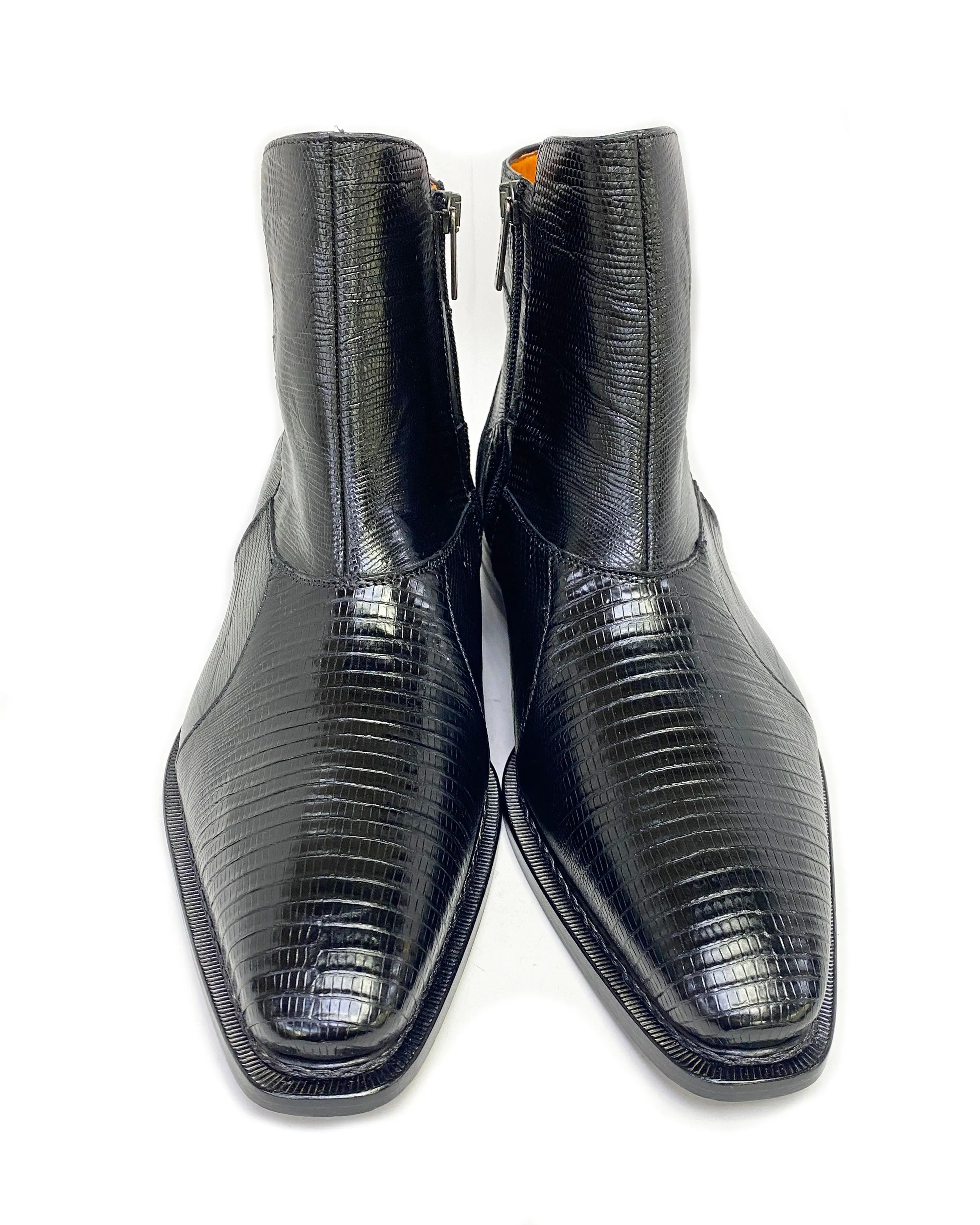 Style: Peninsula-Black