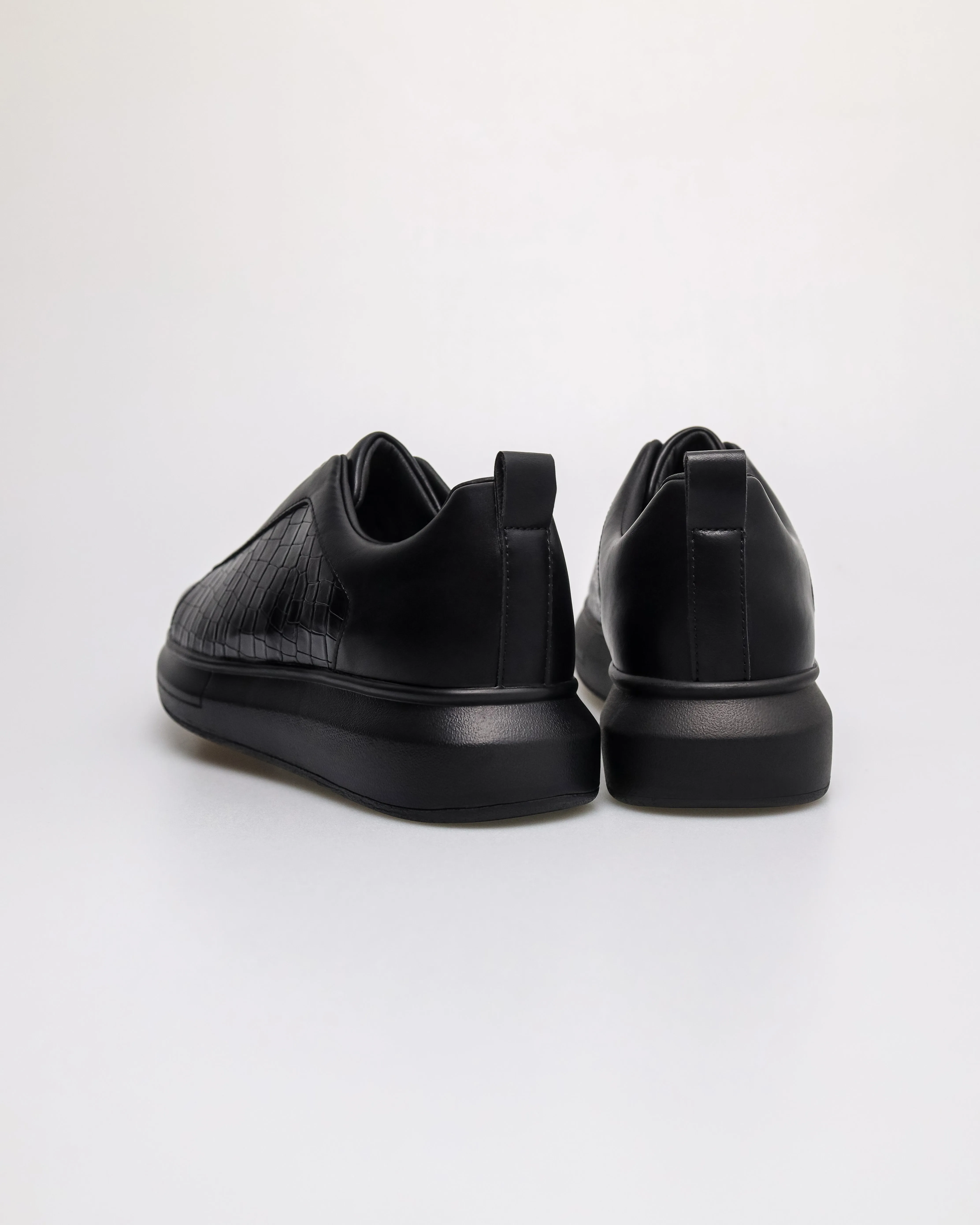 Tomaz C677 Men's Croc-Strap Sneakers